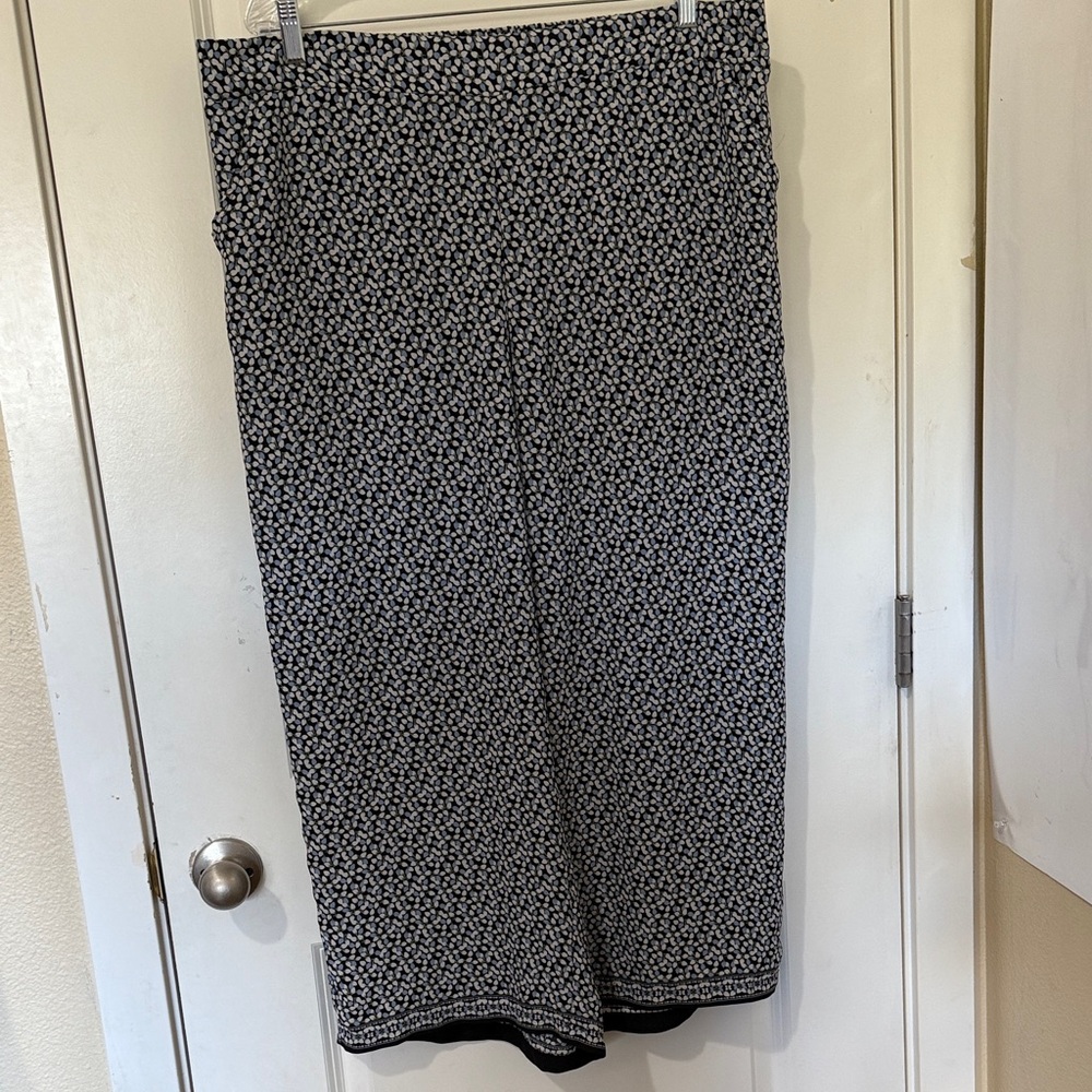 Leaf Print wide pants with Blue and White Details